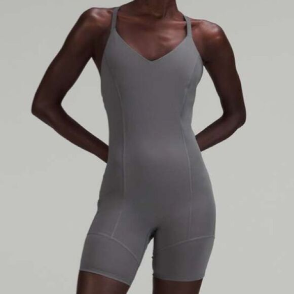 Lululemon lab Nulux and Mesh One-Piece 8" Anchor - Picture 3 of 17